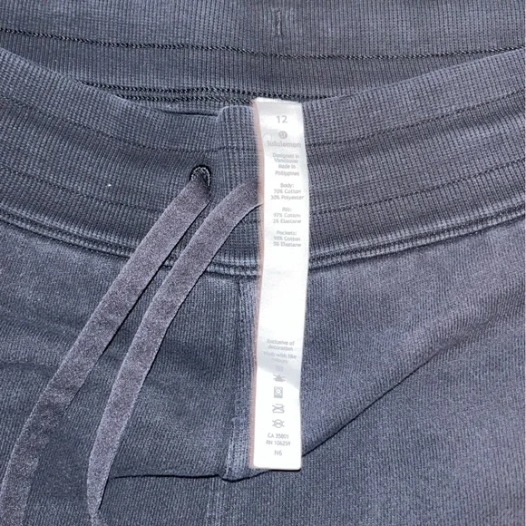 Lululemon Women’s Black Sweatpants - Picture 2 of 2